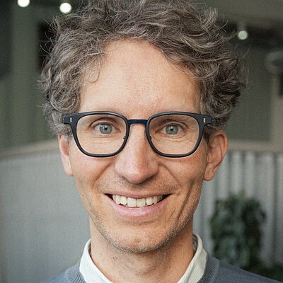Dr. Christian Seeringer