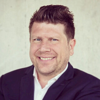 Dr. Darius Zumstein